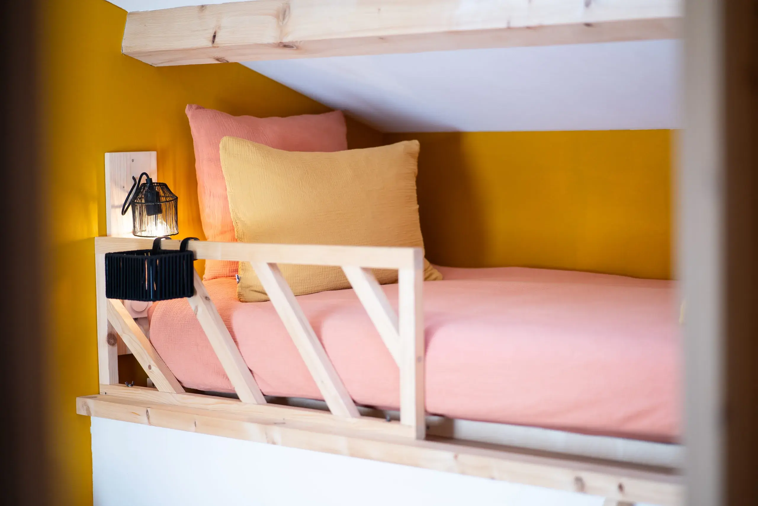 Détail du lit superposé dans la deuxième chambre du gîte