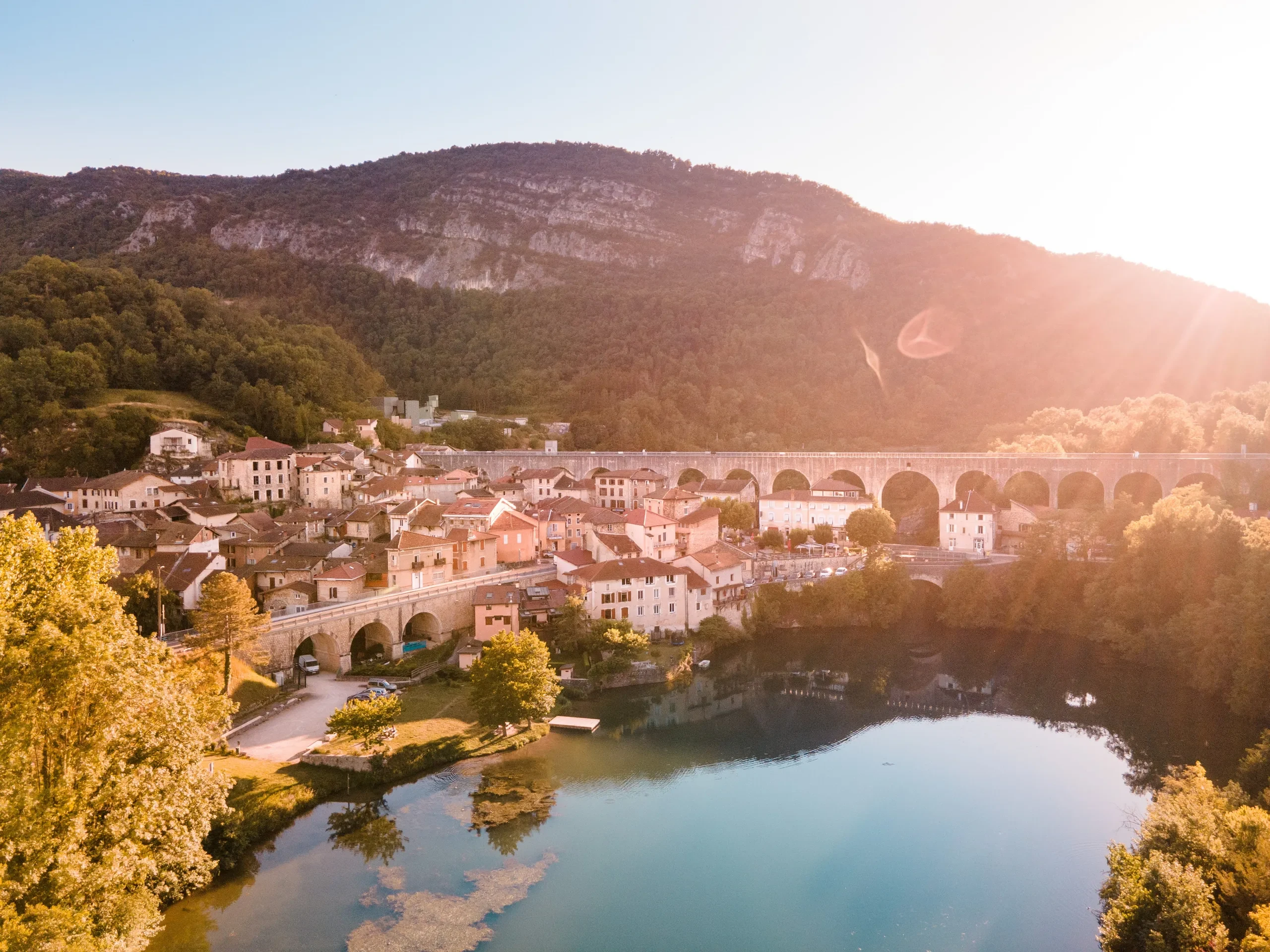 Vue aerienne de la region autour de Saint-Antoine-l'Abbaye