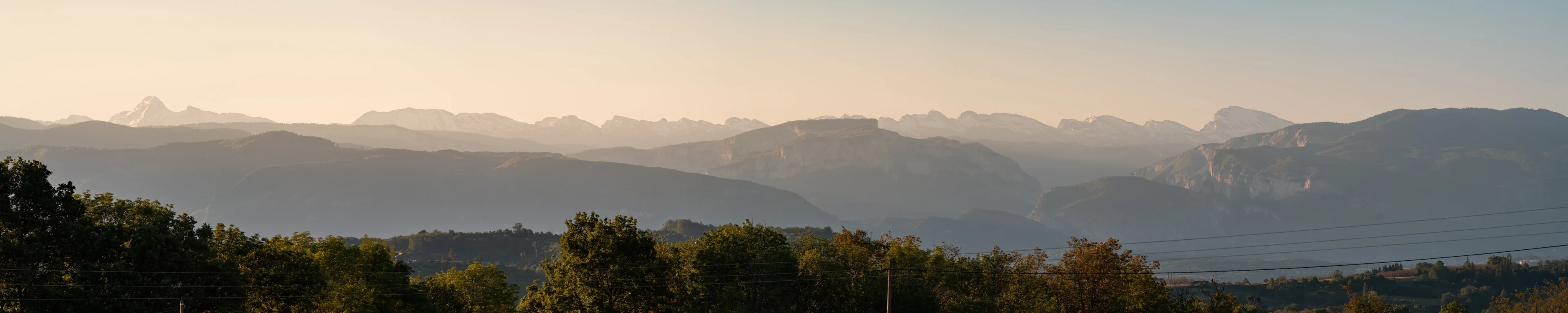 Panorama de Saint-Antoine-l'Abbaye et les sommets du Vercors — Gaétan Mahé