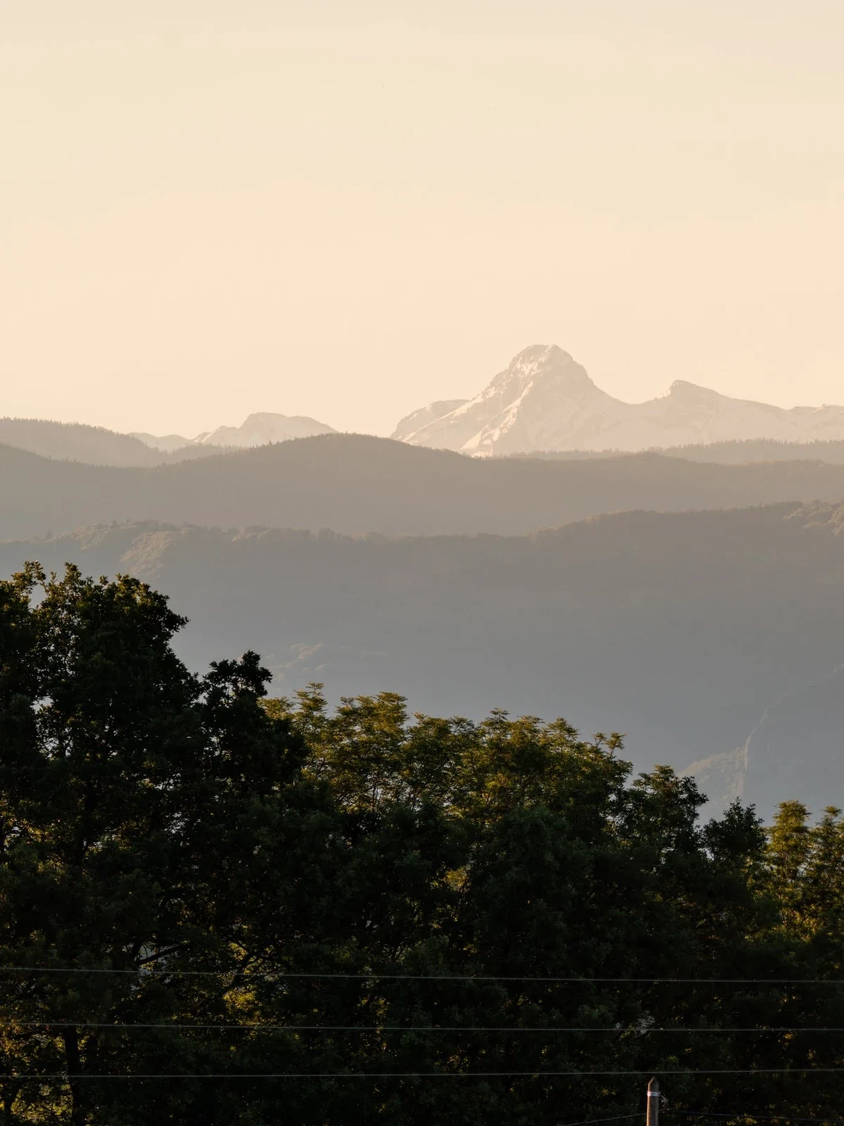 Vue sur la Grande Moucherolle et les sommets du Vercors depuis les environs du gîte